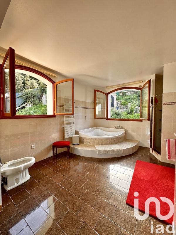 Maison - 295 m² - 9 pièces