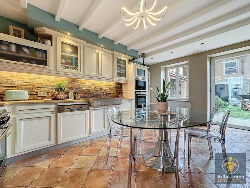 Maison - 210 m² - 6 pièces