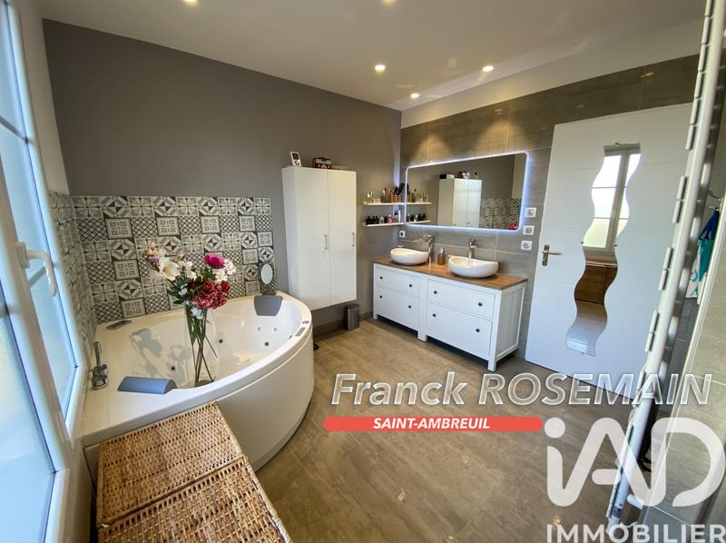 Maison - 260 m² - 10 pièces