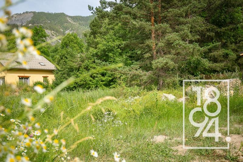 Terrain constructible - 1 570 m²