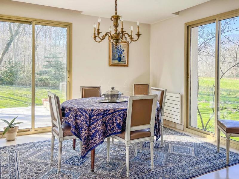 Demeure - 254 m² - 10 pièces