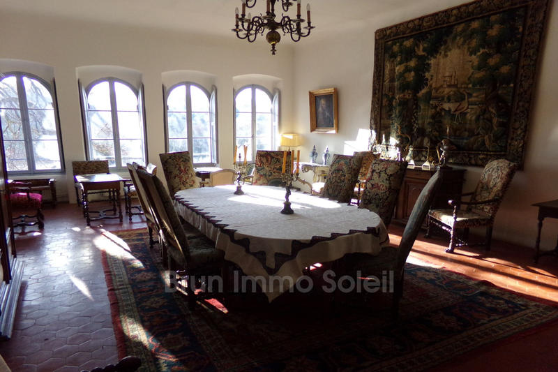 Maison - 904 m² - 23 pièces