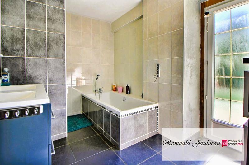 Maison - 256 m² - 8 pièces