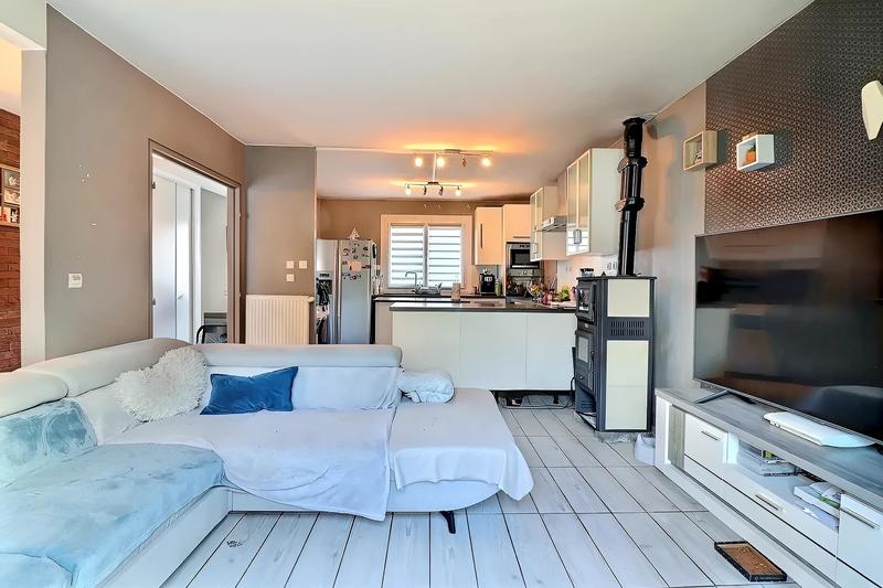 Maison - 90 m² - 5 pièces