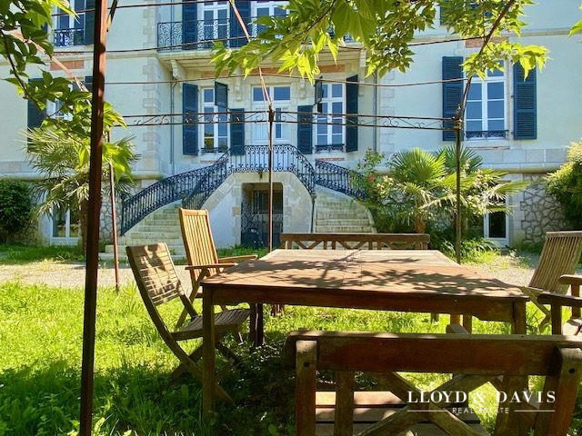 Château - 520 m² - 15 pièces