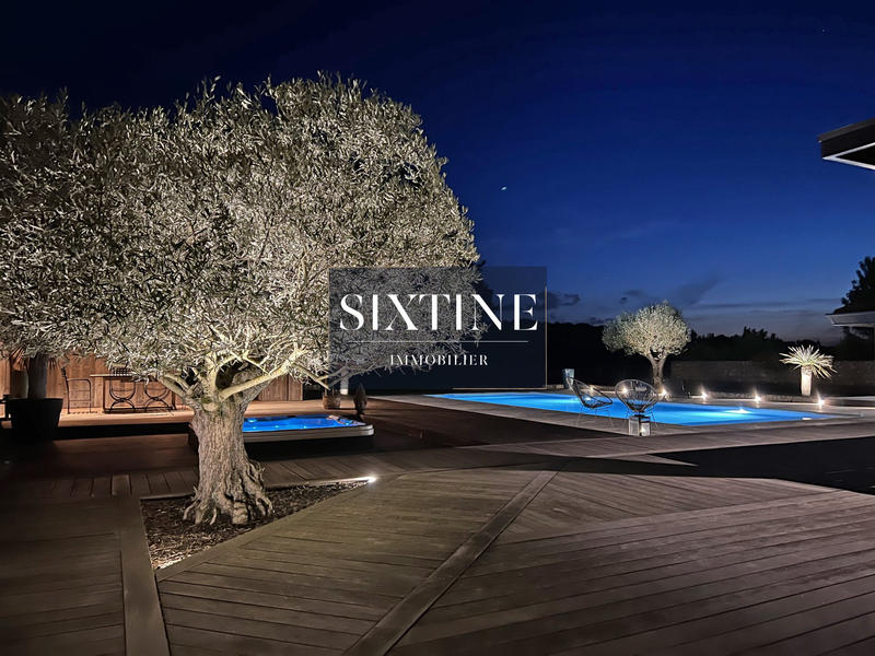 Maison contemporaine - 254 m² - 7 pièces