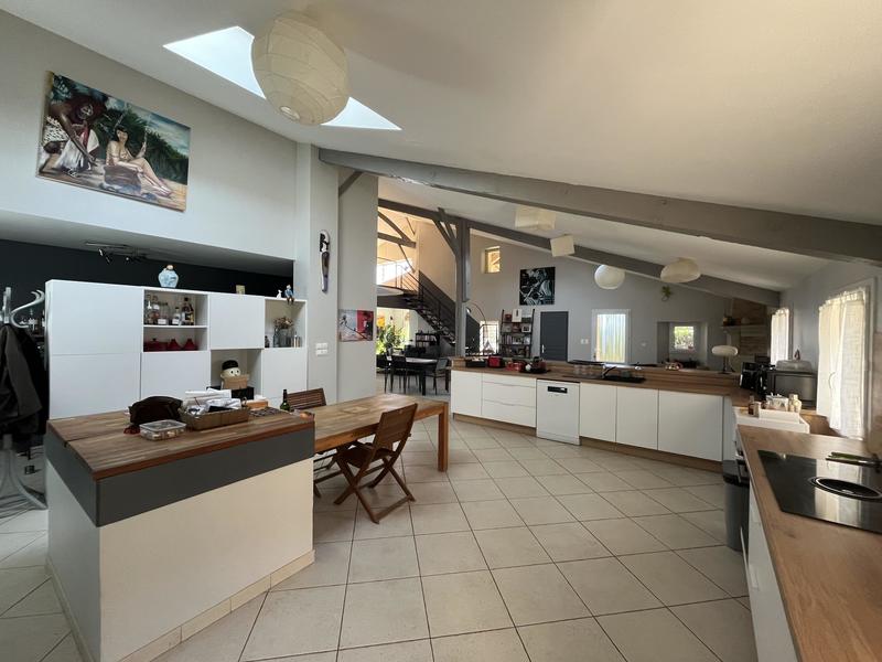 Maison - 259 m² - 5 pièces