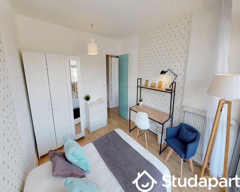 Chambre - 80 m² - 1 pièce