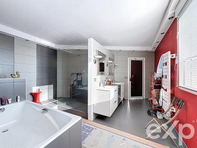 Appartement - 220 m² - 5 pièces