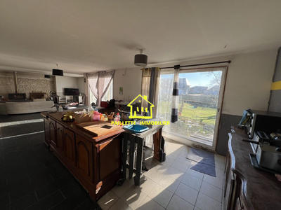 Maison traditionnelle - 160 m² - 8 pièces