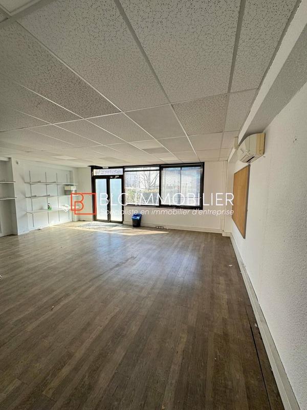 Bureau - 589 m²