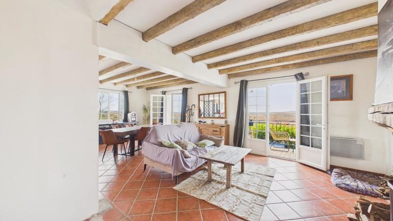 Propriété - 260 m² - 9 pièces