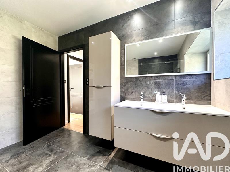 Maison - 170 m² - 8 pièces