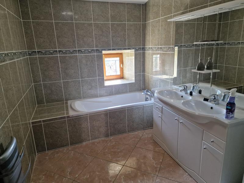 Maison en pierre - 188 m² - 6 pièces