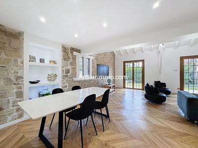 Maison - 232 m² - 9 pièces