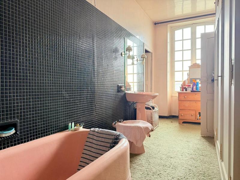 Maison - 205 m² - 8 pièces