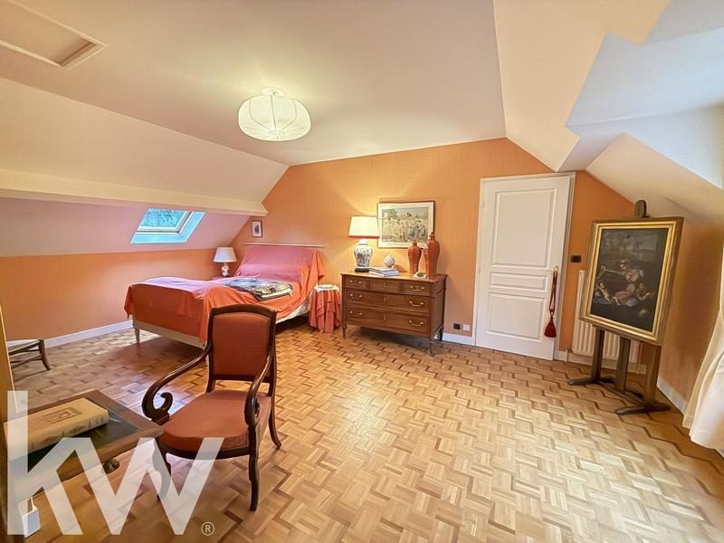 Maison - 219 m² - 7 pièces