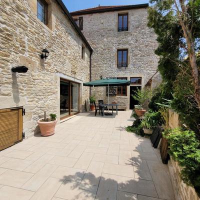 Maison - 290 m² - 10 pièces