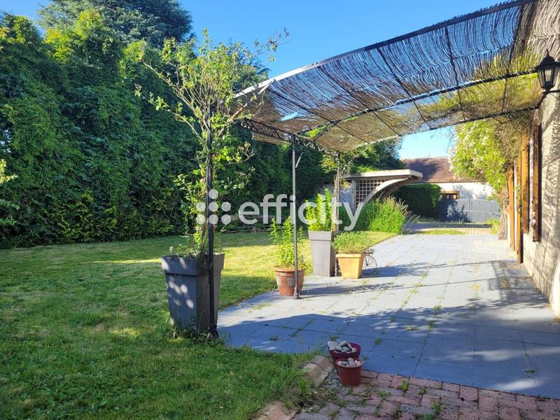 Maison - 230 m² - 7 pièces