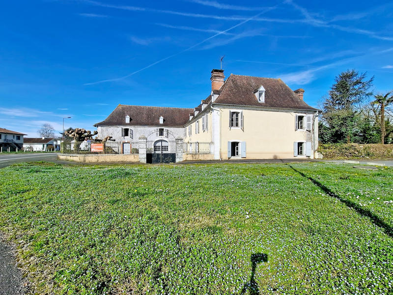 Maison - 550 m² - 14 pièces