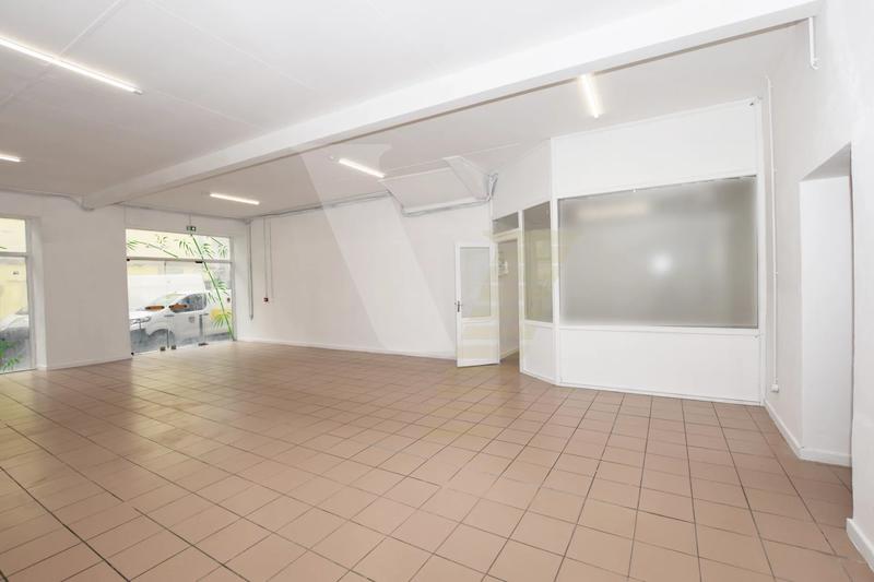 Local commercial - 95 m² - 2 pièces