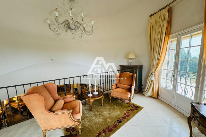 Maison de maîtres - 650 m² - 14 pièces