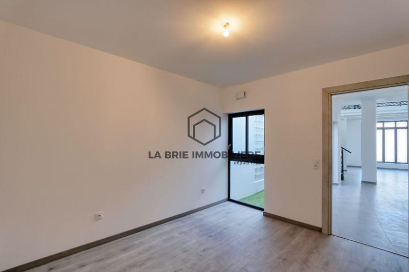 Loft - 85 m² - 5 pièces