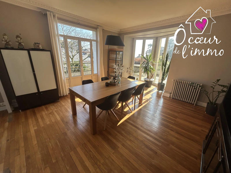 Maison - 251 m² - 9 pièces