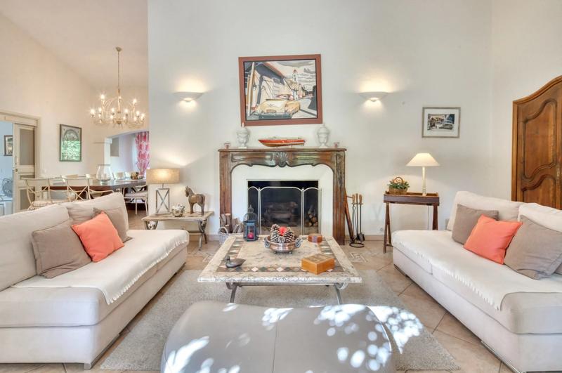 Villa - 237 m² - 8 pièces