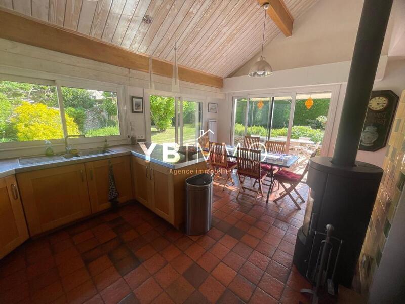 Maison - 218 m² - 9 pièces