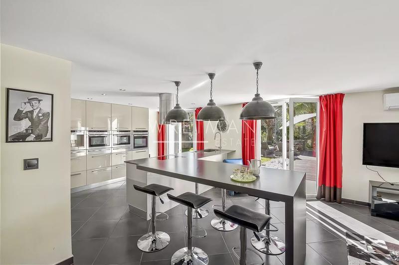 Villa - 440 m² - 10 pièces