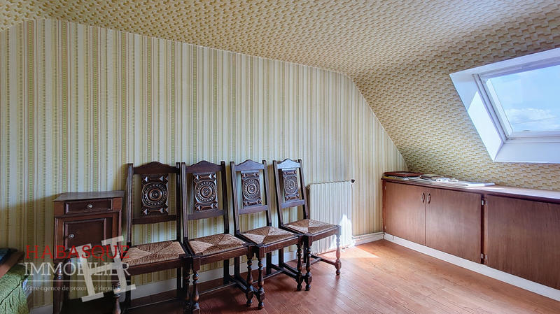 Maison - 93 m² - 7 pièces