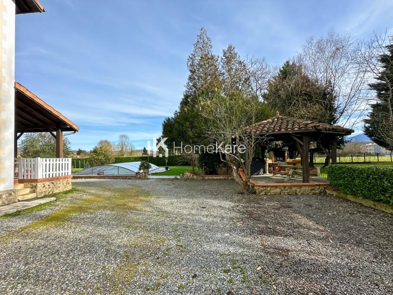 Maison - 202 m² - 5 pièces