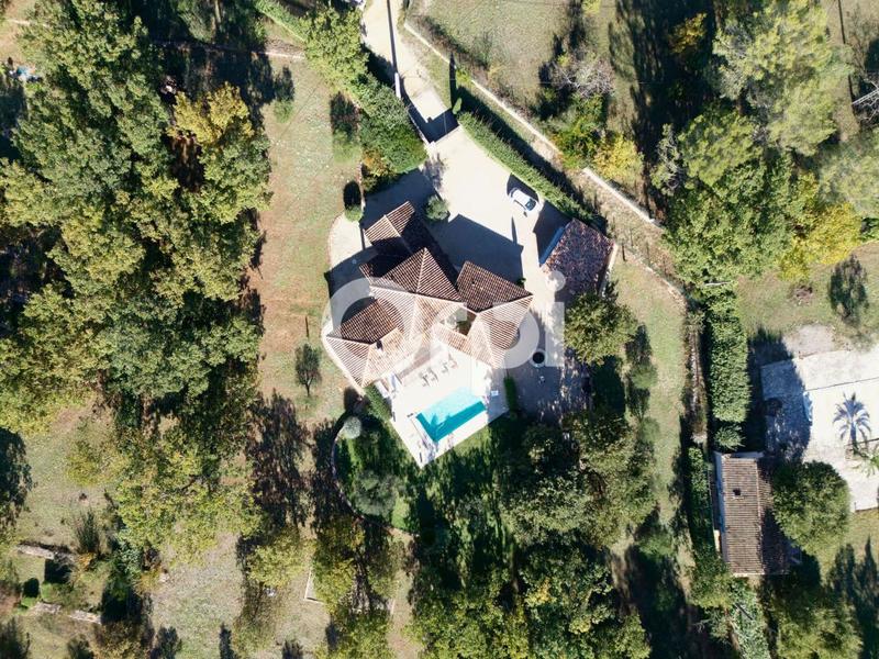 Villa - 200 m² - 6 pièces