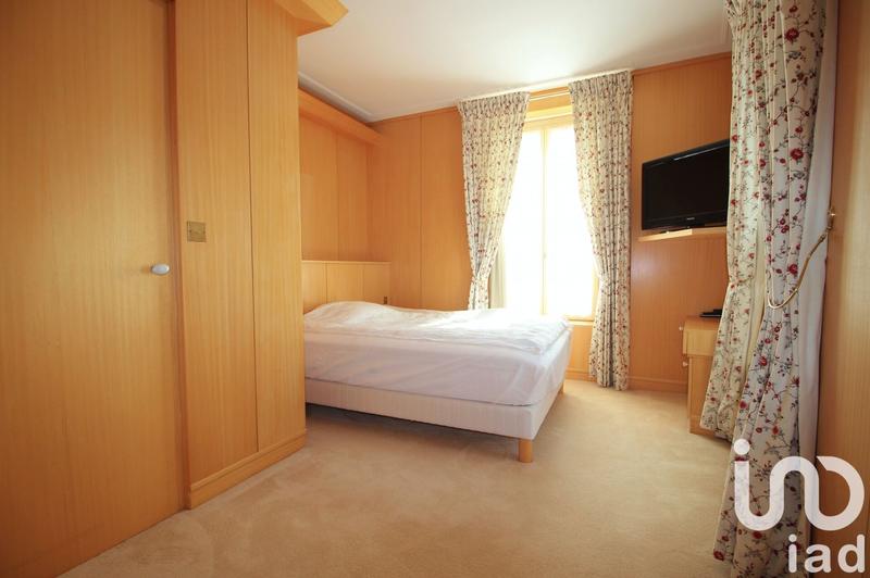 Maison - 290 m² - 9 pièces