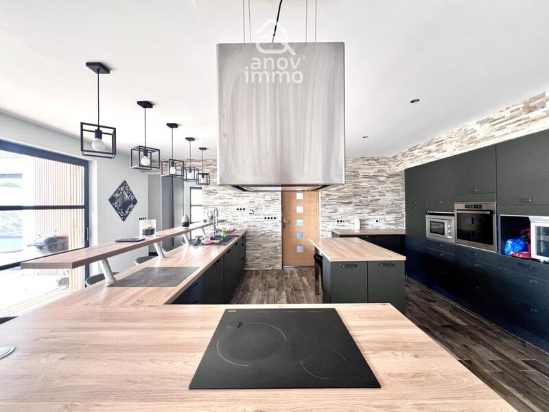 Maison - 234 m² - 6 pièces