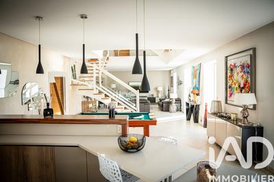 Maison - 332 m² - 6 pièces