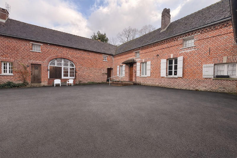 Maison - 260 m² - 9 pièces