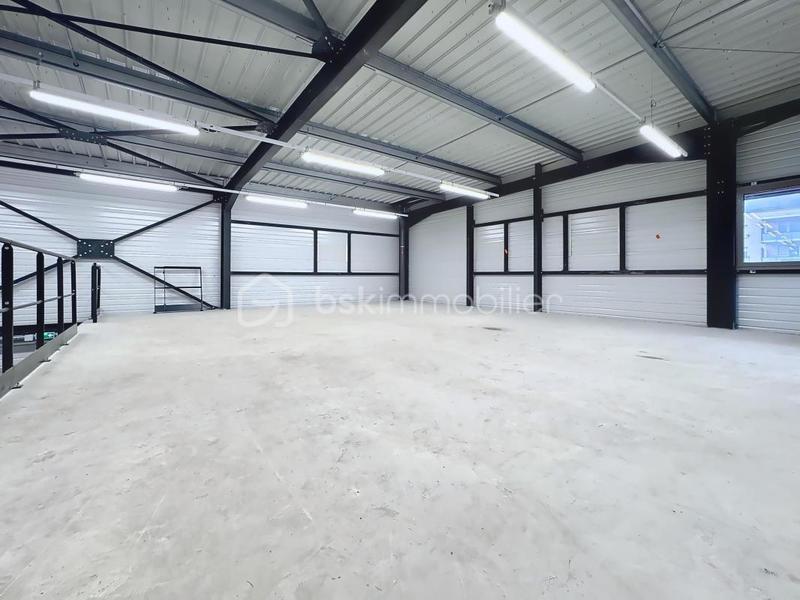 Local d'activité / Entrepôt - 341 m²