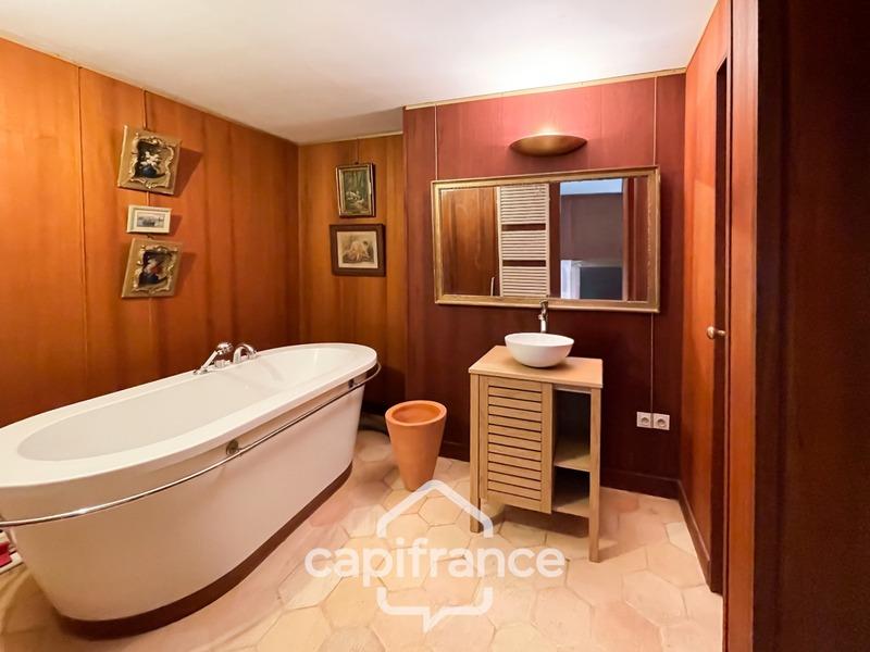 Maison - 205 m² - 8 pièces