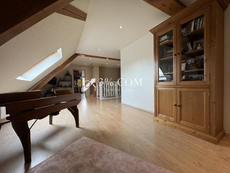 Demeure - 251 m² - 8 pièces