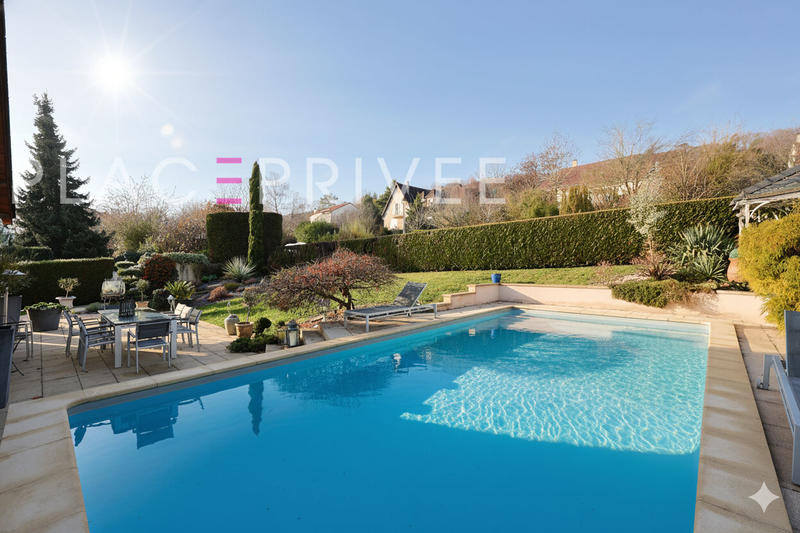 Maison - 295 m² - 7 pièces