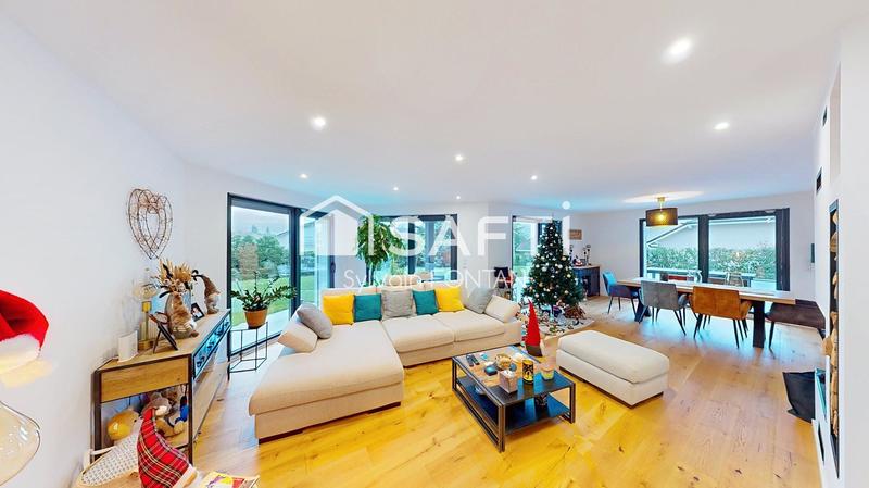 Maison - 200 m² - 7 pièces