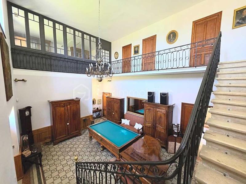 Maison - 387 m² - 10 pièces