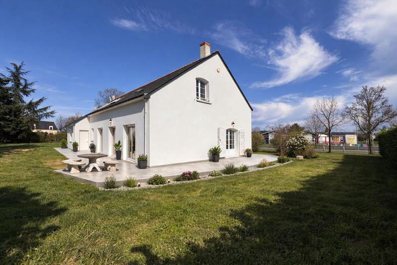 Maison - 240 m² - 9 pièces