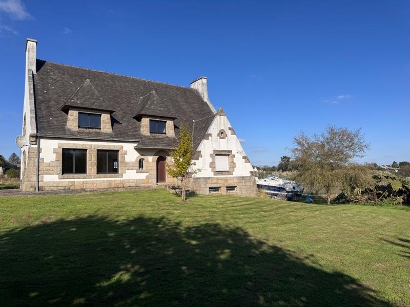 Maison - 252 m² - 9 pièces