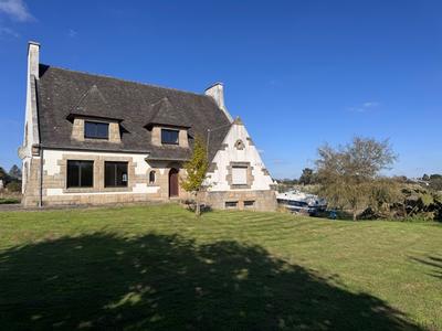 Maison - 252 m² - 9 pièces