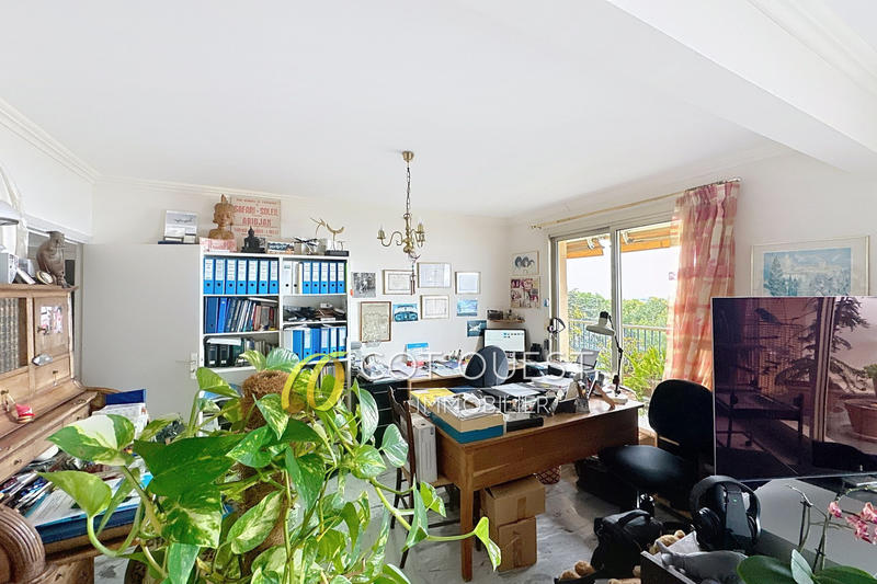 Appartement - 99 m² - 4 pièces