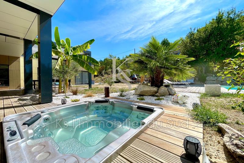 Villa - 280 m² - 6 pièces