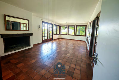 Maison - 213 m² - 8 pièces